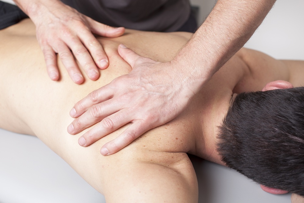 A therapist applies firm, controlled pressure during a therapeutic back massage designed to ease muscle tightness and alleviate chronic pain – Pain Management Hendersonville TN.
